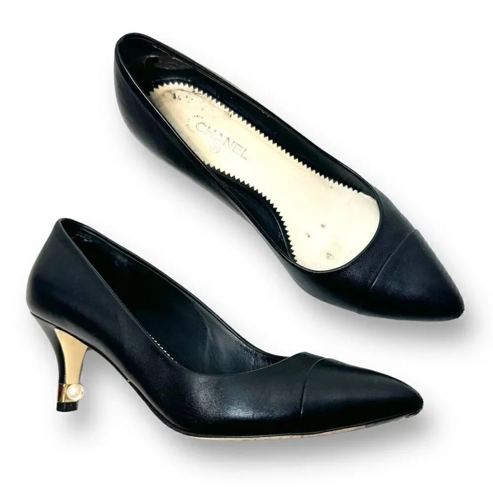Chanel Black Matte Leather CC Gold Logo and Pearl Embellished Heel Pumps Size 37